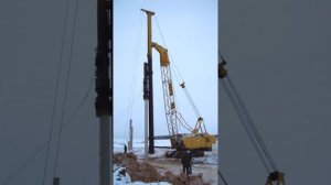 Копер на базе гусеничного крана RDK-250. Забивка свай повышенной ударостойкости в мерзлый грунт.