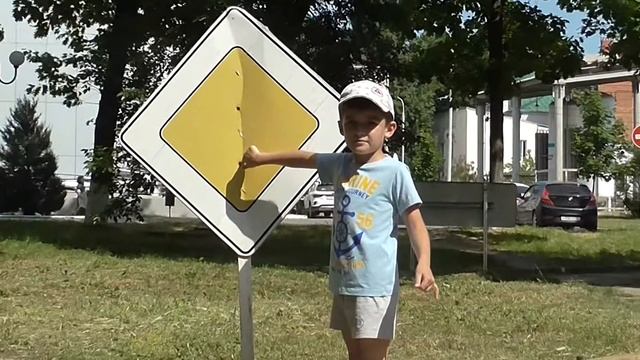 Тёма и ДОРОЖНЫЕ ЗНАКИ / Видео для детей смотреть онлайн