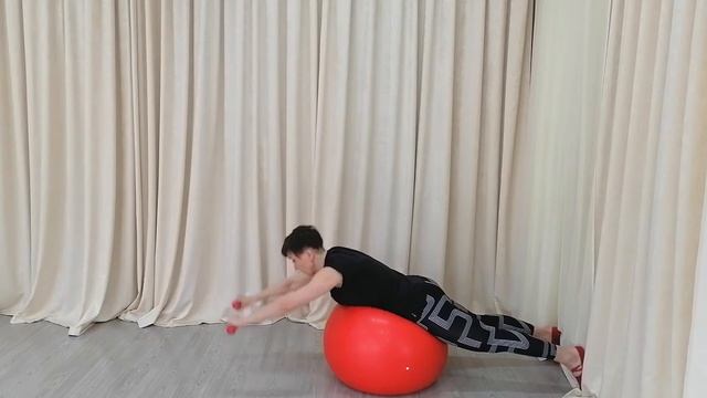 Тренировка с фитболом. Упражнения на спину: уровень 2 (продвинутый) смотреть онлайн