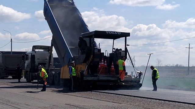 Ремонт дороги со стороны въезда с трассы М4 - Дон смотреть онлайн