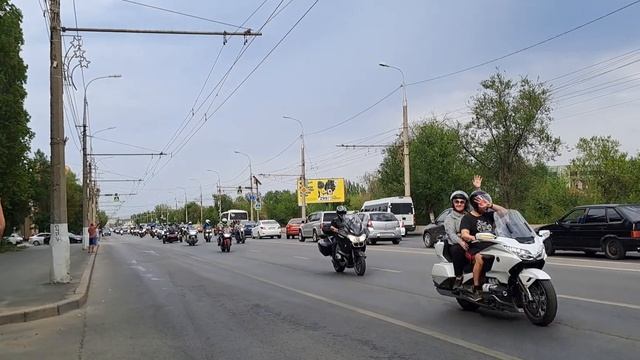 Колонна байкеров "Ночные Волки" едет на байк-шоу / Волгоград, 12 августа 2023 г. смотреть онлайн