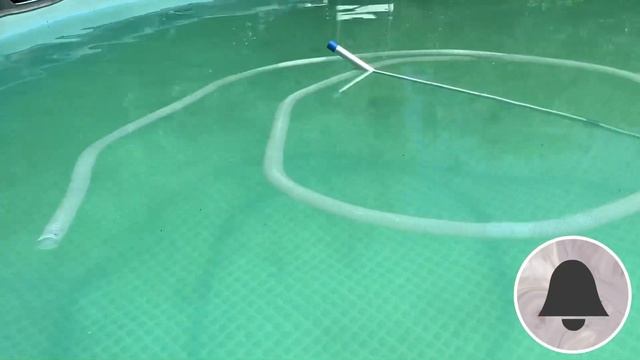 Чистка дна бассейна ручным пылесосом при помощи насоса смотреть онлайн