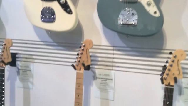 Fender American Professional Series Offsets смотреть онлайн