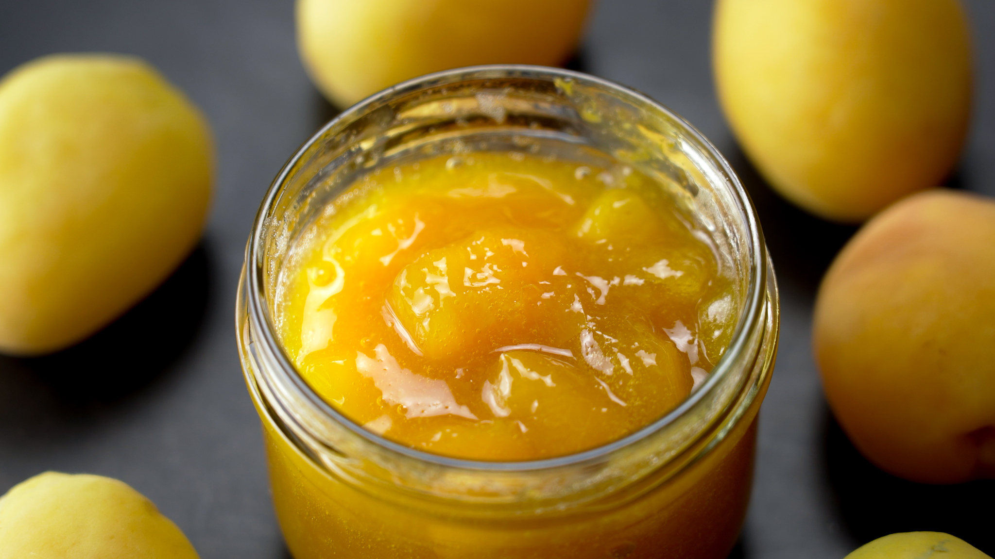 Мало кто готовит конфитюр из абрикосов, а зря. Делюсь проверенным рецептом с минимумом сахара смотреть онлайн