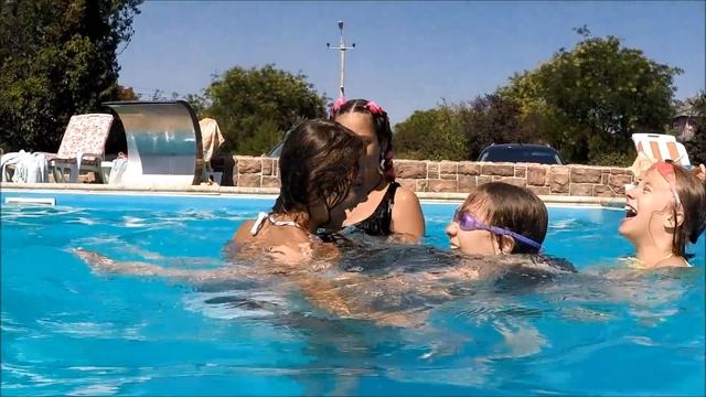 SUMMER MEMORIES : POOL PARTY ! Наше Лето 2017 . Водные развлечения смотреть онлайн