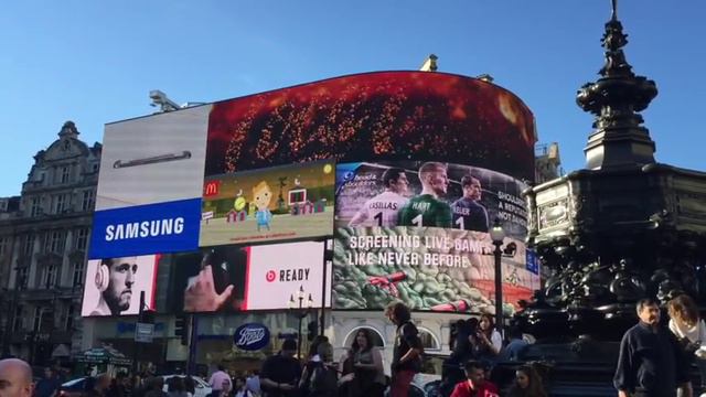 Красочная реклама в Лондоне - двигатель бизнеса.