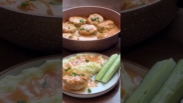 Тефтели в сметанно-томатном соусе ❤️?