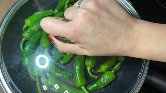Жареная паприка? Pimientos de Padrón смотреть онлайн