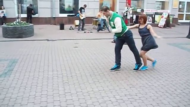 SDS везде найдет танцы :) смотреть онлайн