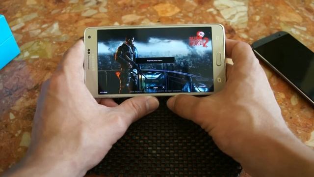 Обзор Samsung Galaxy A7. Золото для каждого.