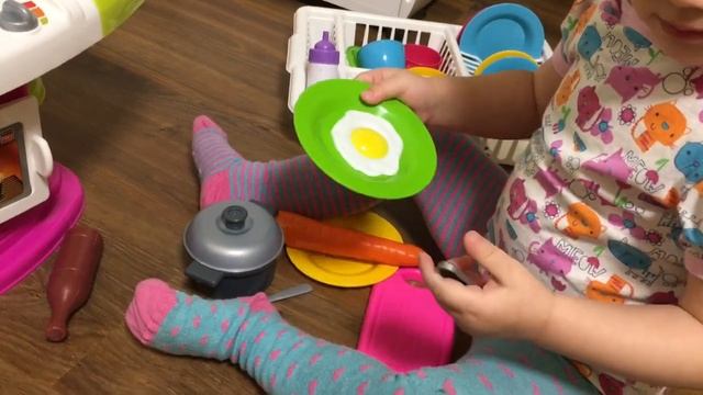 Крутая КУХНЯ для ребёнка/Софийка готовит на КУХНЕ смотреть онлайн