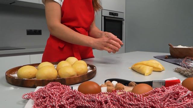 Tastier than any other cake! Fluffy buns with condensed milk смотреть онлайн