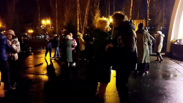 ТЫ МОЯ ХОРОШАЯ, НА ВЕСНУ ПОХОЖАЯ!???/ТАНЦЫ В ПАРКЕ ГОРЬКОГО ХАРЬКОВ НОЯБРЬ 2021 смотреть онлайн