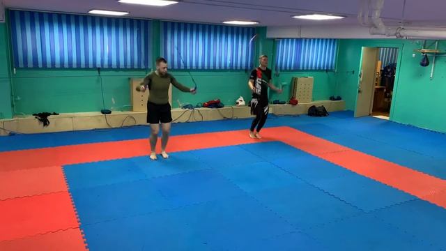 УТЯЖЕЛЕННАЯ СКАКАЛКА. КАК ПРЫГАТЬ. ПРЫЖКИ НА СКАКАЛКЕ.