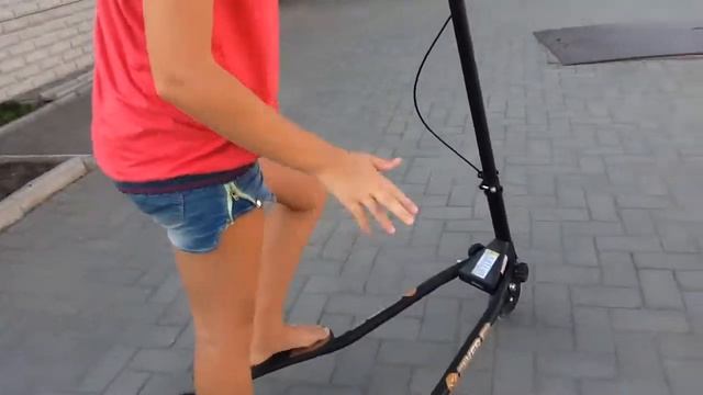 Учим вас кататься на самокате смотреть онлайн