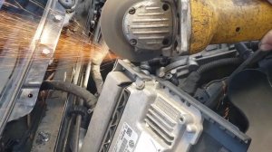 VOLKSWAGEN ECU / ECM REMOVAL / VW JETTA ECU COMPUTER LOCATION AND REMOVAL