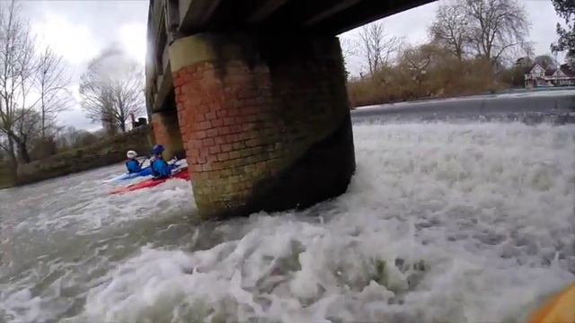 Viking Kayak Club - Friday paddle to Schools Weir Bedford смотреть онлайн