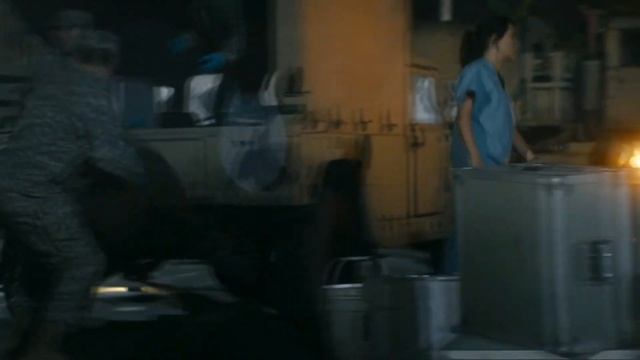 Fear The Walking Dead S1E6 - Military base goes down | Overrunning scene смотреть онлайн