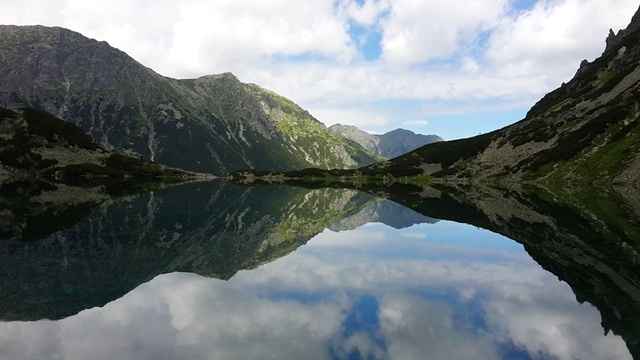 Mountains Lake - Czarny Staw Pod Rysami 1 July 2017 смотреть онлайн