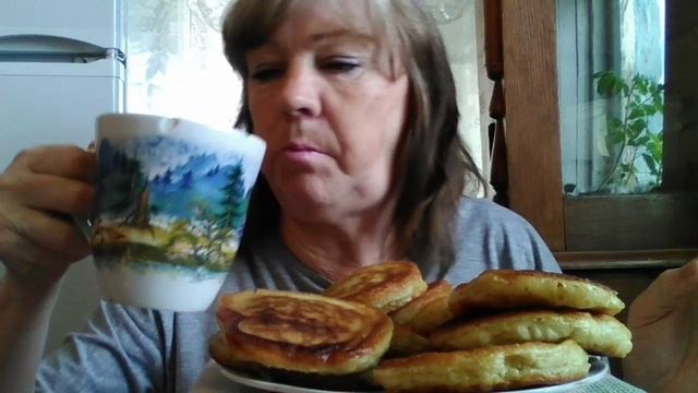 Мукбанк# Оладьи вкусные во рту тают?☕️ смотреть онлайн