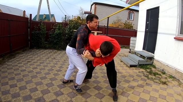 Этим УДАРОМ УРОНИШЬ на улице и в зале любого профика.Удар,подсечка без захвата,финт все в одном. смотреть онлайн