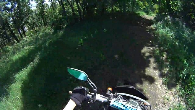 На Suzuki DR-Z400SM по лесу