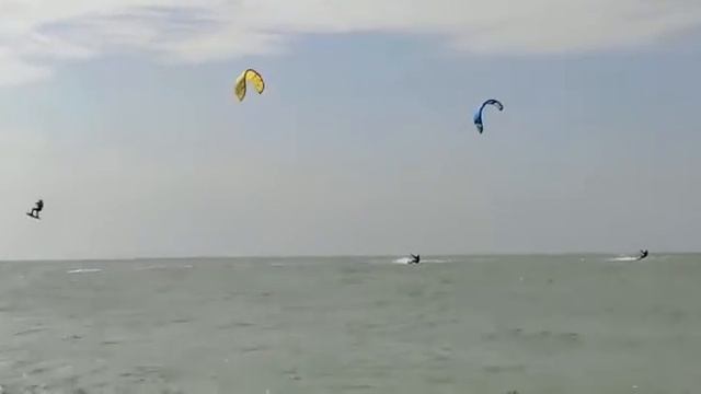 #кайтсерфинг #бакальскаякоса #windbrokite Кайтсерфинг на Бакальской косе, Крым. смотреть онлайн