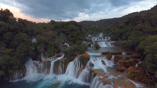 главный каскад водопадов в национальном парке Krka, Хорватия. 4K смотреть онлайн