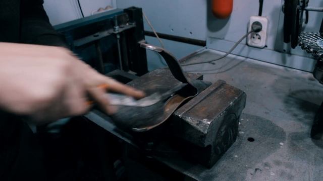 Реставрация старых вещей. Походная лопата. Restoration. смотреть онлайн