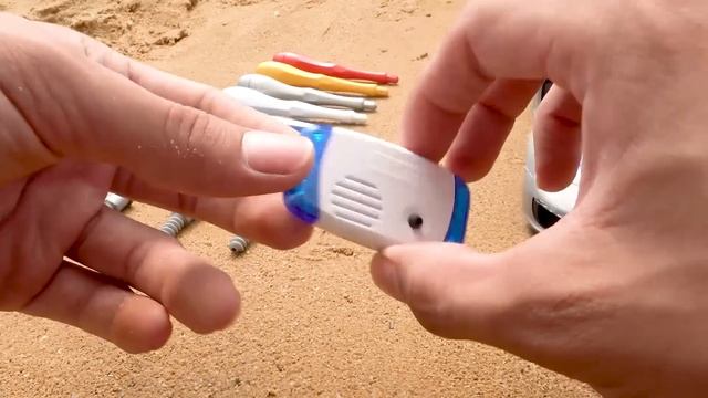 Найдите и спасите игрушечные машинки, грузовики и игрушечные строительные машины в грязи. смотреть онлайн