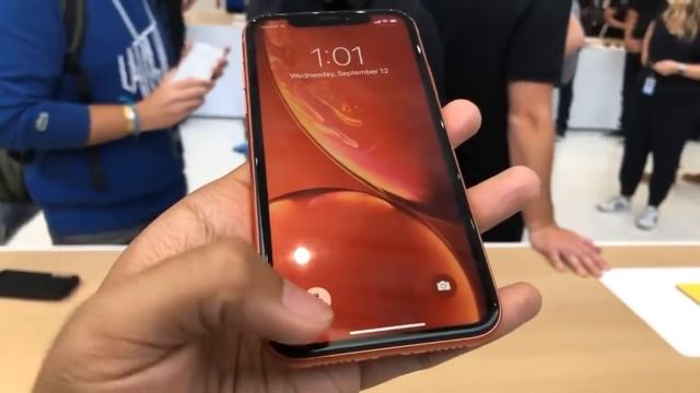 iPhone XR Hands On all colors ,yellow,blue,red,orange смотреть онлайн