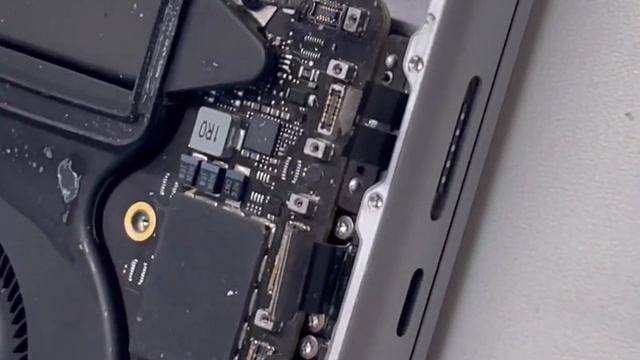 MacBook Pro 16 A2485 M1 Pro разборка смотреть онлайн