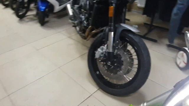 ОБЗОР ВНЕШКИ Benelli TNT 302S 2021 смотреть онлайн