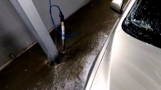 ЛАЙФХАК: КАК ПОМЫТЬ АВТОМОБИЛЬ НА МОЙКЕ САМООБСЛУЖИВАНИЯ ЗА 100р !!! смотреть онлайн