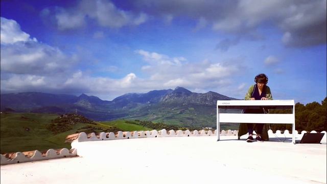 Live Rooftop Concert no.2 • Satie, Chopin, Rachmaninoff, Tchaikovsky, Mendelssohn (Yamaha P-125) смотреть онлайн