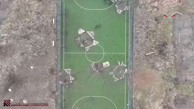 Parade of a convoy of Ukrainian troop himars heading near the eastern Ukrainian city of Vuhledar. смотреть онлайн