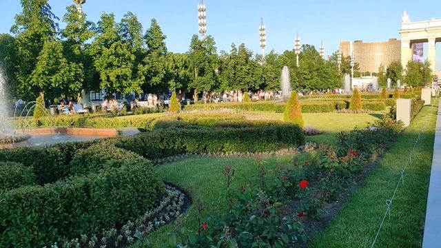 ВДНХ / Сокольники / На велосипедах по Москве смотреть онлайн