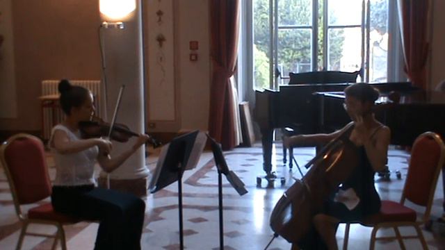 Beethoven Rondo for violin and cello смотреть онлайн
