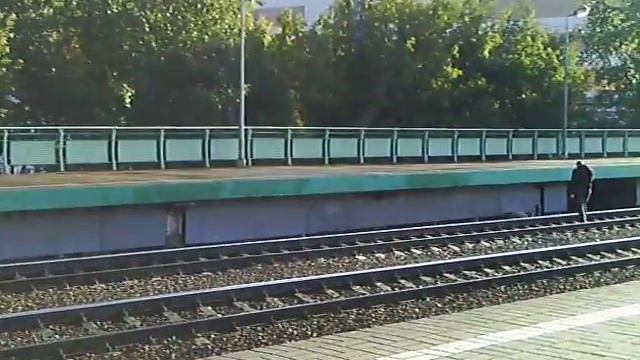 Улетное видео! Учитесь как надо обходить турникеты смотреть онлайн