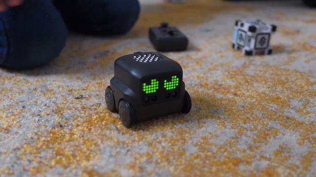 Anki Cozmo vs Boxer the Bot from Spin Master Interactive Robot battle смотреть онлайн