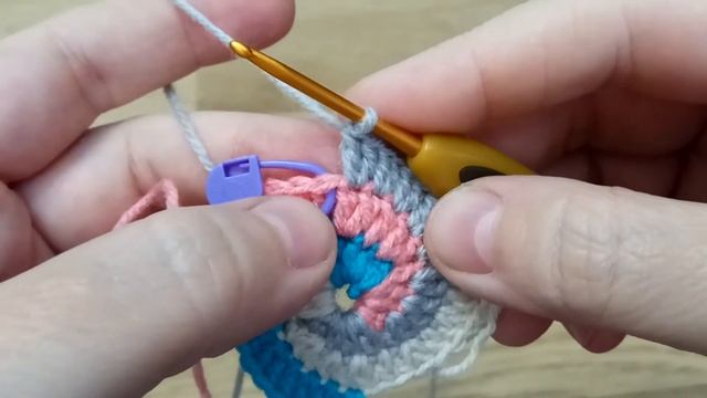 Круглый Мотив крючком из 4 цветов⭐ Красивый Спиральный Мотив⭐салфетка/подставка под горячее смотреть онлайн