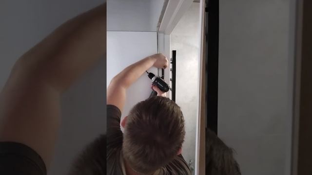 Монтаж межкомнатной двери, а точнее как крепиться дверная коробка в проёме. смотреть онлайн