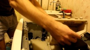 Течет стиральная машинка. Почему? Течь из лотка для порошка. Что делать и как исправить.