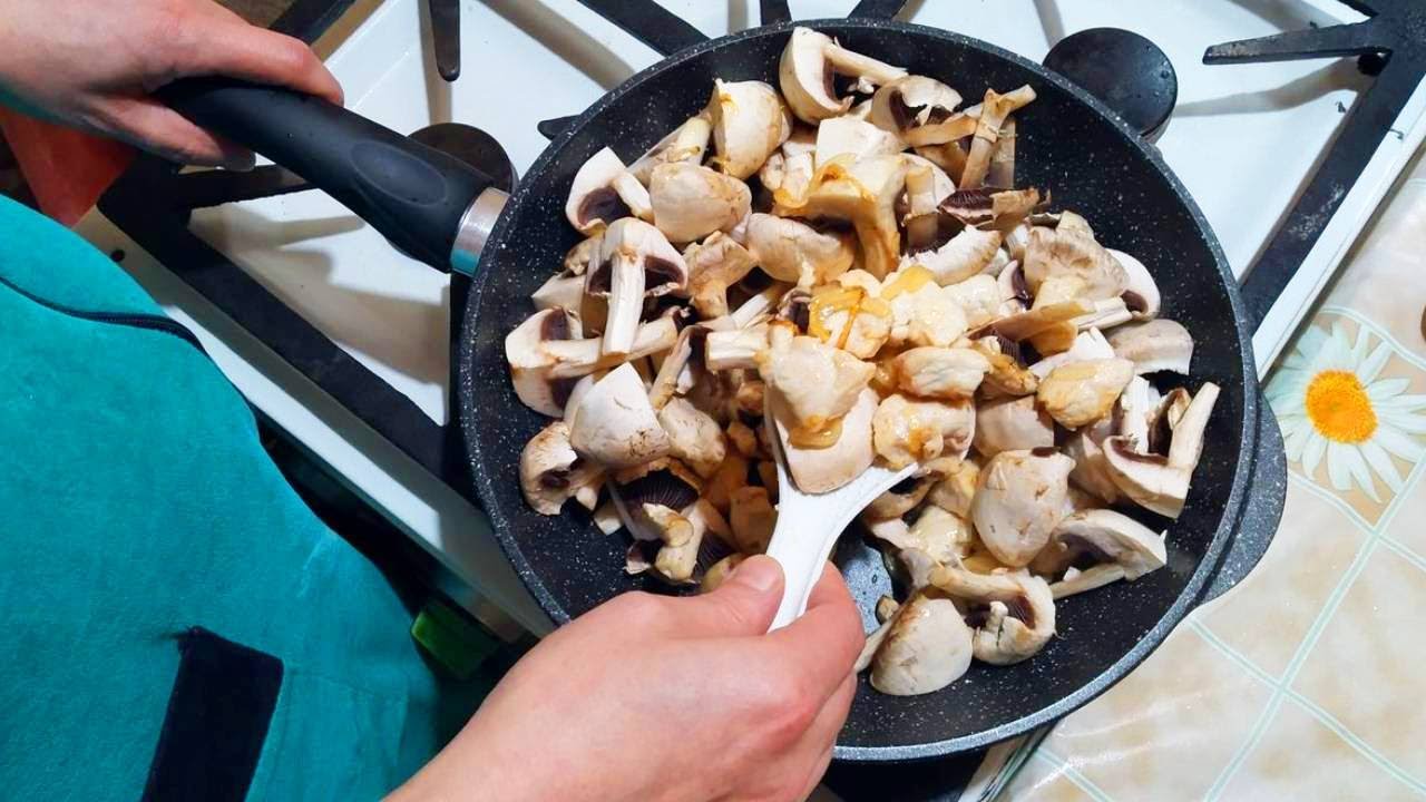 Приготовление куриного филе с шампиньонами смотреть онлайн