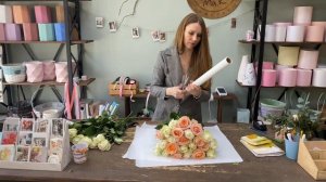 Упаковка букета из 25 роз/ Как смотрятся розы Тиффани и Альба в букете?