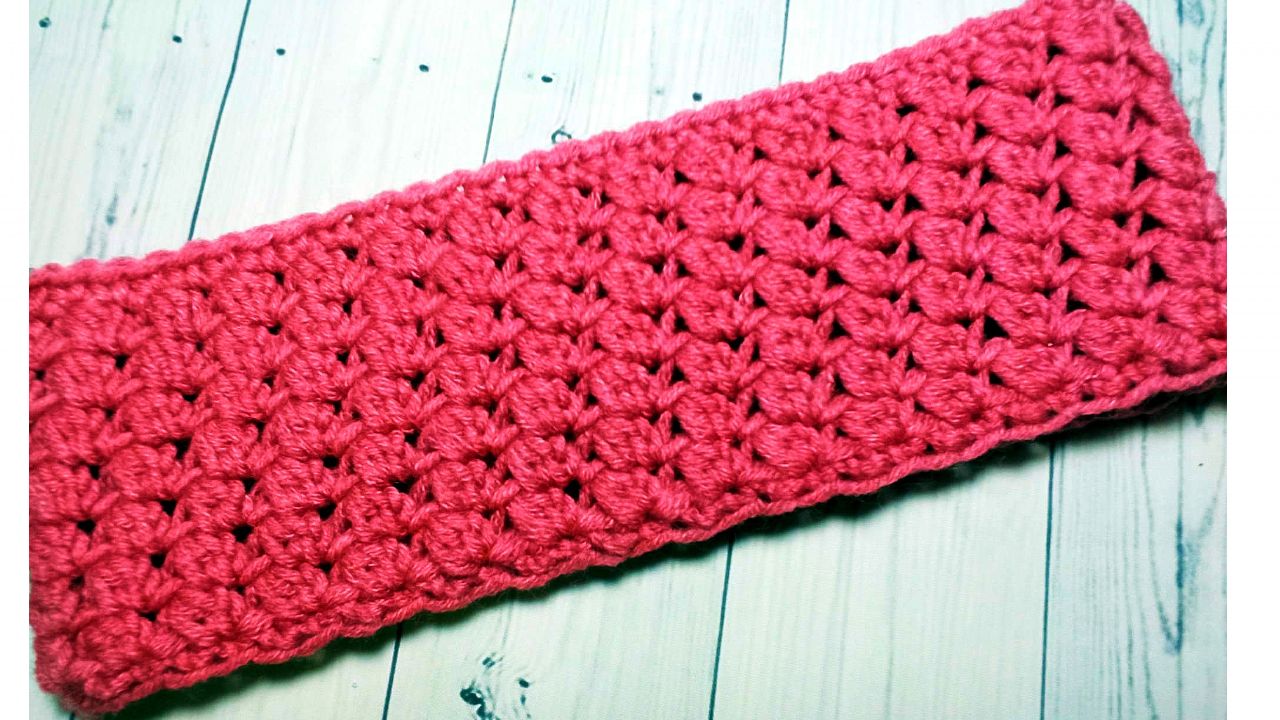 Повязка на голову крючком. Красивый узор.