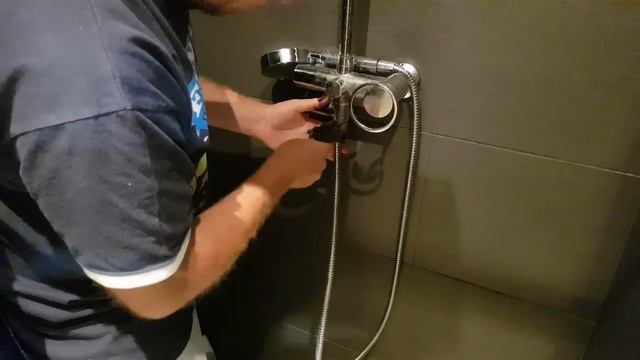 КОЛЯ УСЕРДНО БЬЕТ ПОСУДУ..... смотреть онлайн