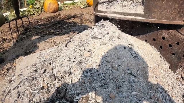 Запекаем картошку в углях (в золе) без фольги. смотреть онлайн