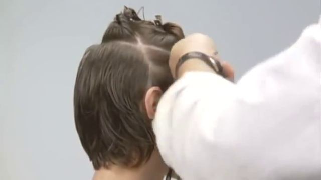 Короткая стрижка каре с удлиненной скошенной челкой смотреть онлайн