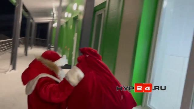 Артюхов переоделся в Деда Мороза смотреть онлайн